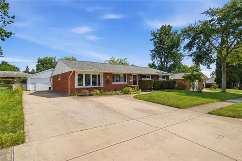 6120 Longford Rd, Huber Heights, OH 45424
