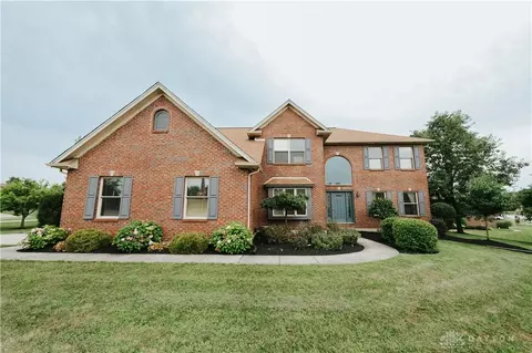 8 Wilderness Cv, Brookville, OH 45309
