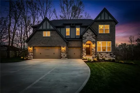 Exterior - 8469 Fields Ertel Rd, Cincinnati, OH 45249 photo 3 of 9