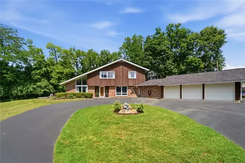 2798 Parakeet Ln, Dayton, OH 45434