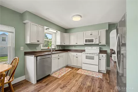 Kitchen - 1701 Briedweng Ave, Kettering, OH 45420 photo 2 of 2
