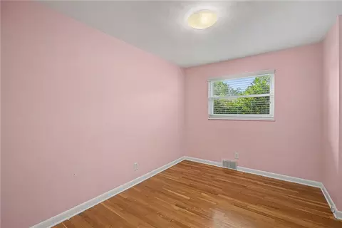 Bedroom - 1017 Wenbrook Dr, Kettering, OH 45429 photo 1 of 8