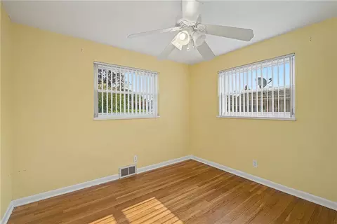 Bedroom - 1017 Wenbrook Dr, Kettering, OH 45429 photo 5 of 8