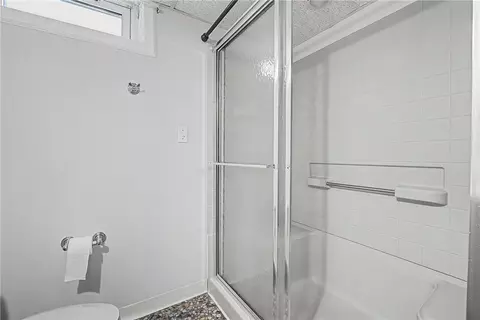 Bath - 1017 Wenbrook Dr, Kettering, OH 45429 photo 4 of 4