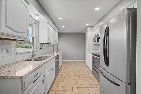 Kitchen - 1017 Wenbrook Dr, Kettering, OH 45429 photo 1 of 4