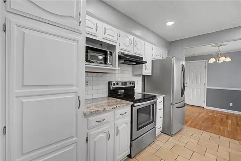 Kitchen - 1017 Wenbrook Dr, Kettering, OH 45429 photo 3 of 4