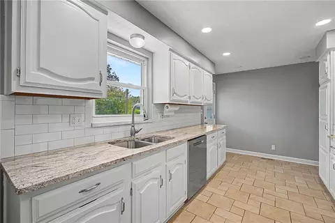 Kitchen - 1017 Wenbrook Dr, Kettering, OH 45429 photo 2 of 4