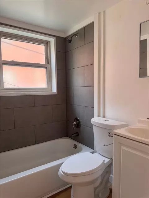Bath - 212 E Bruce Ave, Dayton, OH 45405 photo 1 of 3