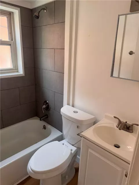 Bath - 212 E Bruce Ave, Dayton, OH 45405 photo 3 of 3
