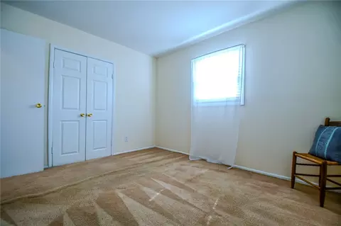 Bedroom - 2263 S Aragon Ave, Kettering, OH 45420 photo 4 of 6
