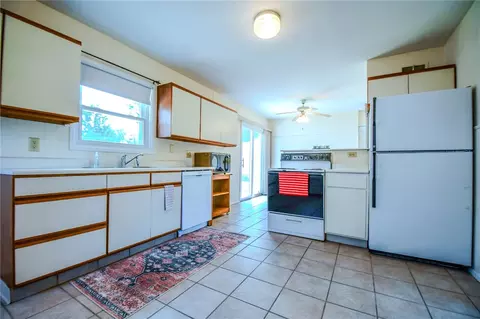 Kitchen - 2263 S Aragon Ave, Kettering, OH 45420 photo 2 of 4
