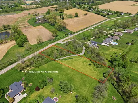 1229 E Pekin Rd, Lebanon, OH 45036