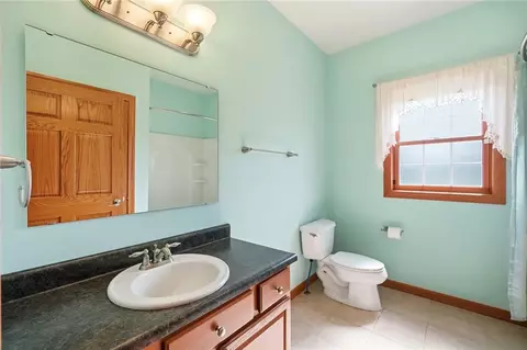 Bath - 3678 Old Springfield Rd, Springfield, OH 45502 photo 6 of 8