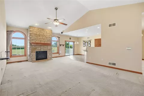 Living - 3678 Old Springfield Rd, Springfield, OH 45502 photo 3 of 6