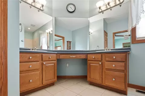 Bath - 3678 Old Springfield Rd, Springfield, OH 45502 photo 1 of 8