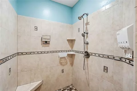 Bath - 3678 Old Springfield Rd, Springfield, OH 45502 photo 4 of 8