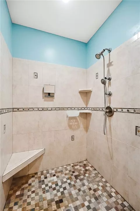 Bath - 3678 Old Springfield Rd, Springfield, OH 45502 photo 5 of 8