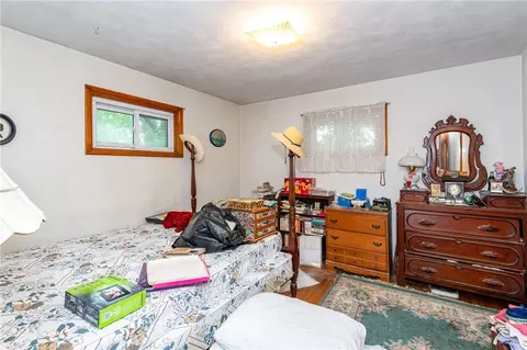 Bedroom - 2332 Erter Dr, Springfield, OH 45503 photo 2 of 5