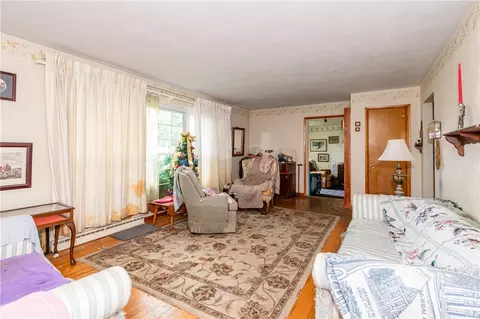 Living - 2332 Erter Dr, Springfield, OH 45503 photo 3 of 3