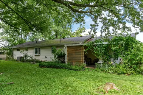 Exterior - 2332 Erter Dr, Springfield, OH 45503 photo 2 of 4
