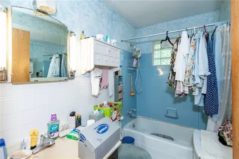 Bath - 2332 Erter Dr, Springfield, OH 45503 photo 1 of 2