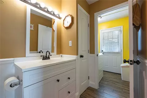 Bath - 700 E 4th St, Franklin, OH 45005 photo 1 of 2