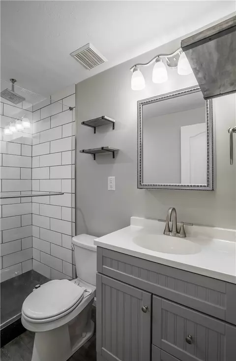 Bath - 205 Weller Ave, Centerville, OH 45458 photo 3 of 3