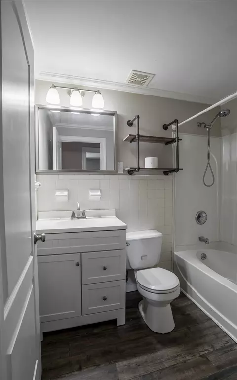 Bath - 205 Weller Ave, Centerville, OH 45458 photo 1 of 3