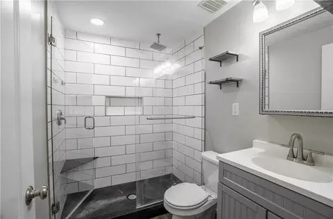 Bath - 205 Weller Ave, Centerville, OH 45458 photo 2 of 3