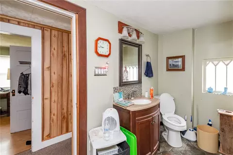 Bath - 720 N Belmont Ave, Springfield, OH 45503 photo 3 of 3