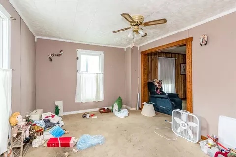 Living - 720 N Belmont Ave, Springfield, OH 45503 photo 4 of 4