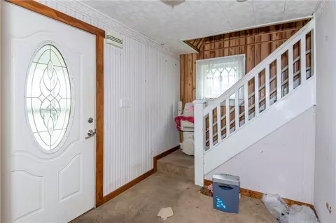 Entry Way - 720 N Belmont Ave, Springfield, OH 45503 photo 1 of 2