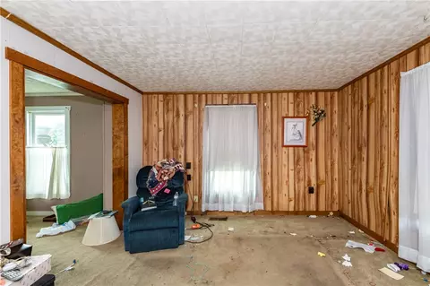 Living - 720 N Belmont Ave, Springfield, OH 45503 photo 1 of 4