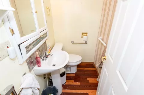 Bath - 720 N Belmont Ave, Springfield, OH 45503 photo 1 of 3