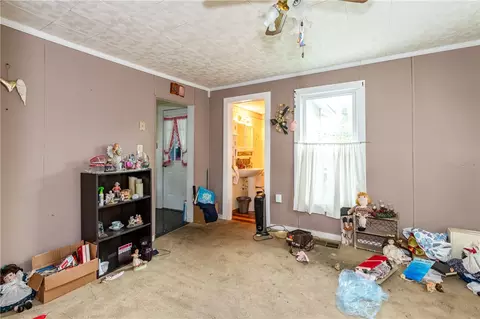 Living - 720 N Belmont Ave, Springfield, OH 45503 photo 3 of 4