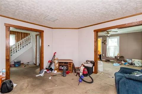 Living - 720 N Belmont Ave, Springfield, OH 45503 photo 2 of 4