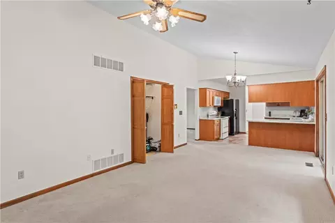 Living - 6436 Manete St, Springfield, OH 45502 photo 3 of 6