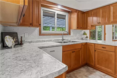 Kitchen - 6436 Manete St, Springfield, OH 45502 photo 3 of 4
