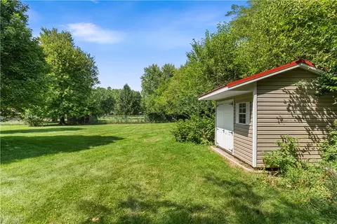 Exterior - 6436 Manete St, Springfield, OH 45502 photo 8 of 10