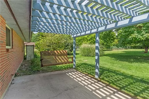 Exterior - 6436 Manete St, Springfield, OH 45502 photo 5 of 10