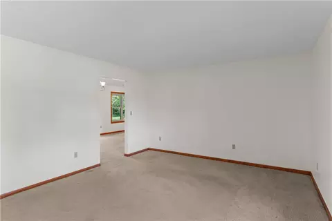 Living - 6436 Manete St, Springfield, OH 45502 photo 2 of 6
