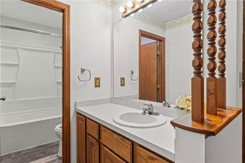 Bath - 6436 Manete St, Springfield, OH 45502 photo 3 of 3