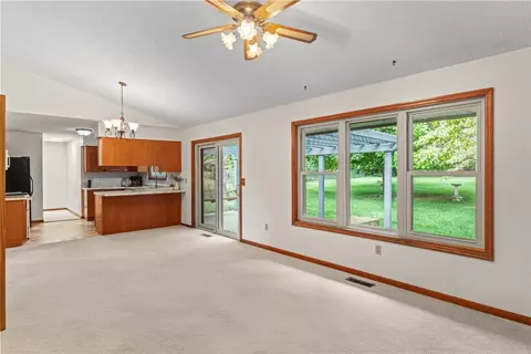 Living - 6436 Manete St, Springfield, OH 45502 photo 5 of 6
