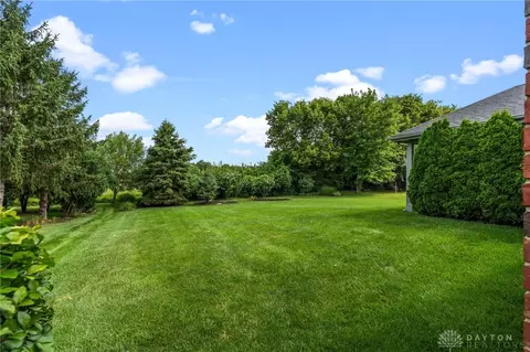 Exterior - 486 Christopher Dr, Centerville, OH 45458 photo 7 of 8