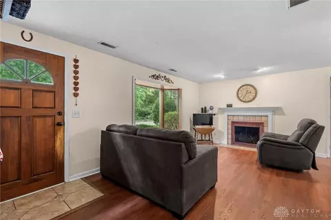 Living - 217 Westhaven Dr, Kettering, OH 45429 photo 2 of 4