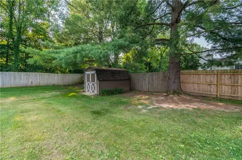 Exterior - 950 Suncrest Dr, Springfield, OH 45503 photo 4 of 6
