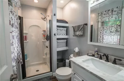 Bath - 950 Suncrest Dr, Springfield, OH 45503 photo 2 of 2