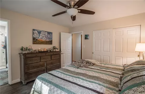 Bedroom - 950 Suncrest Dr, Springfield, OH 45503 photo 1 of 2
