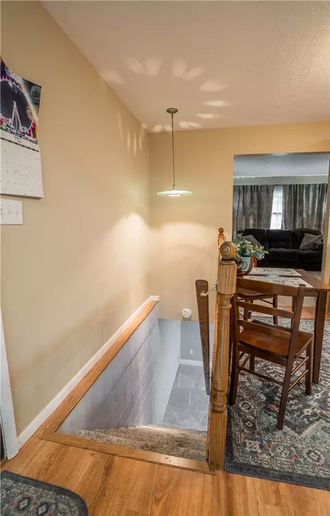 Entry Way - 950 Suncrest Dr, Springfield, OH 45503 photo 2 of 3