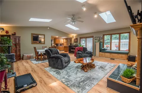 Living - 950 Suncrest Dr, Springfield, OH 45503 photo 3 of 3
